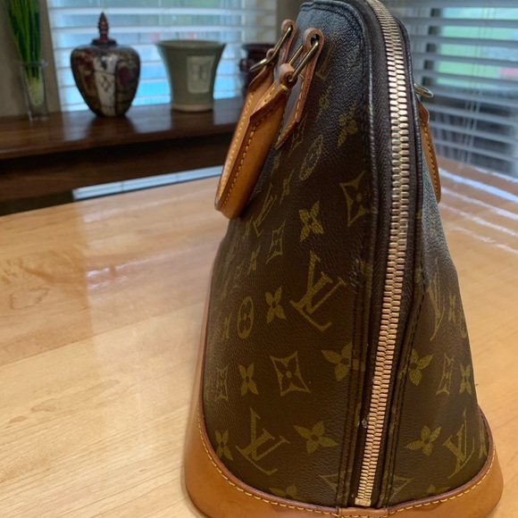 Louis Vuitton Alma PM - Picture 4 of 16